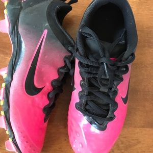 EUC Nike girls softball cleats size 3.5